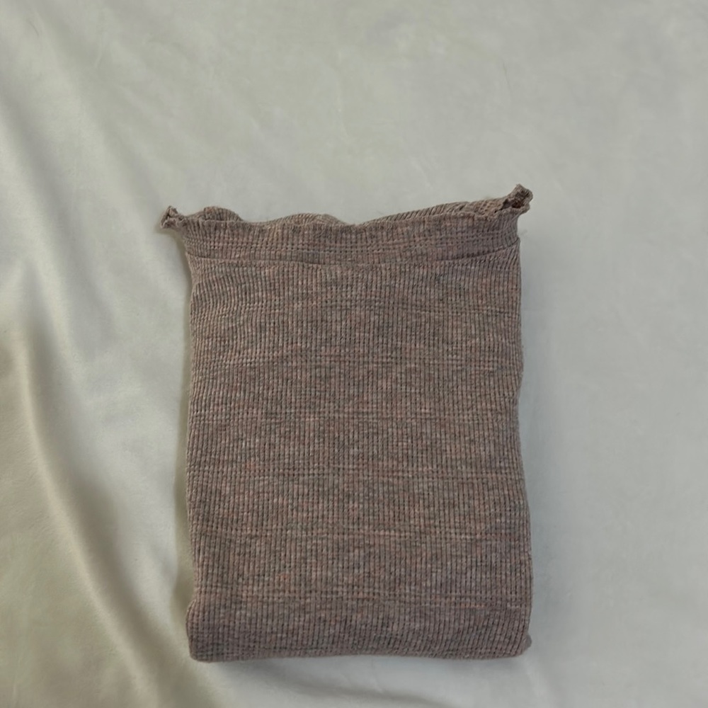 Light Pink v neck trendy crop top🤍